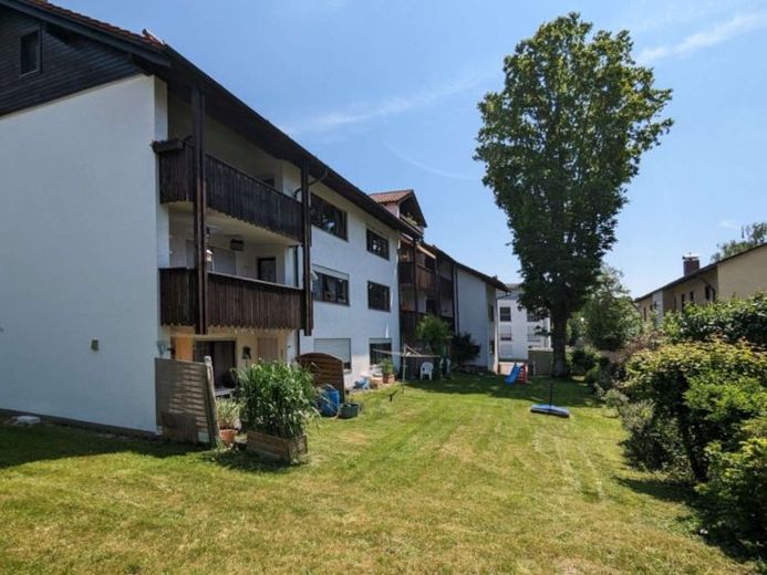 Ruhiges Mehrfamilienhaus mit 10 Parteien nahe S-Bahn-Station Grafing – Foto 1