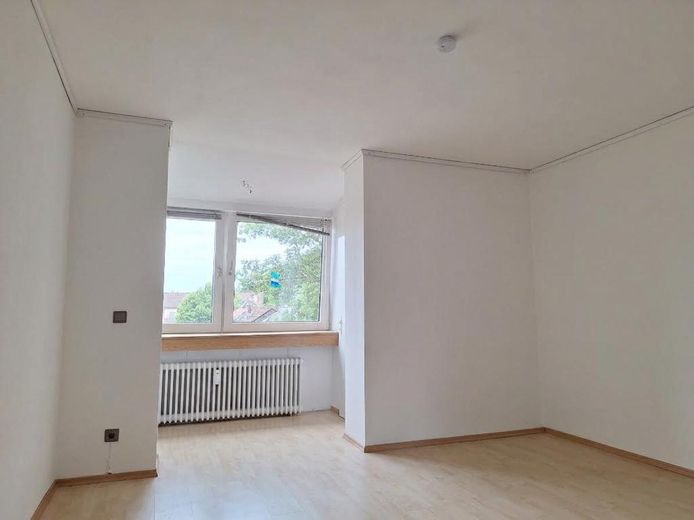 Modernisierte 4,5 Zimmer-KDB Wohnung (98qm) in ruhiger Lage von Essen-Dellwig (Gleisstr. 36) – Wohnzimmer