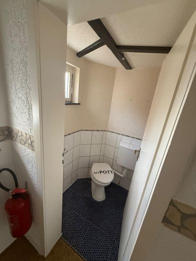 Maison individuelle nécessitant des travaux de rénovation avec grange, située au calme à Bretzfeld – Photo 10