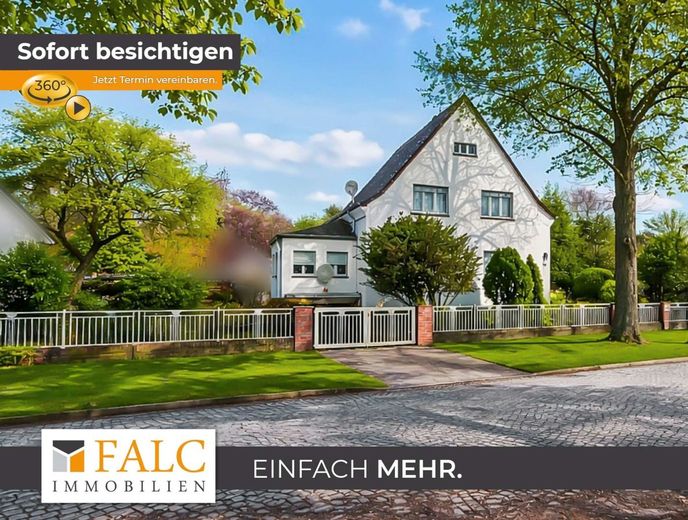 Platz für Familie, Ideen und Zukunft! Einfamilienhaus mit großem Grundstück - FALC Immobilien – Hausansicht Straßenseite