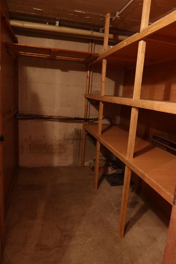Appartement 3 pièces avec balcon et place de stationnement à Niefern – Keller