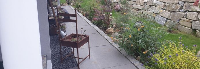 Süd-/Ostseite Garten