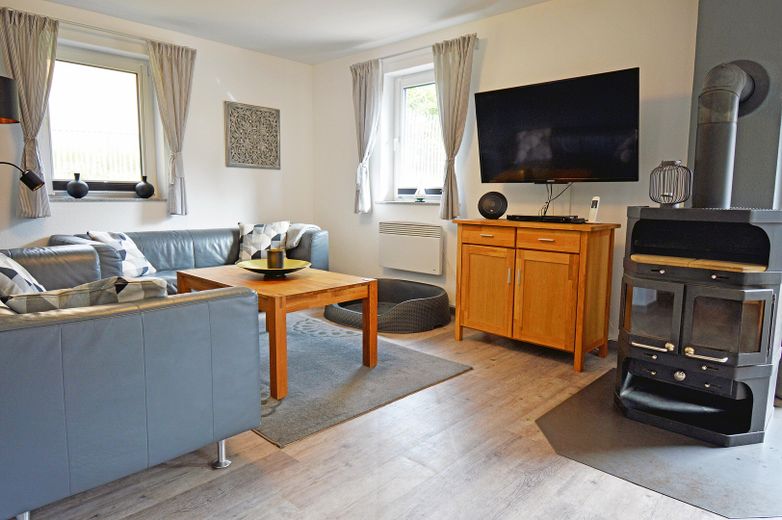 TOP-Altersvorsorge: 4-Sterne-Ferienhaus in ruhiger Lage nur 200m zum Plauer See – Kamin, 42''Samrt-TV , Wii...