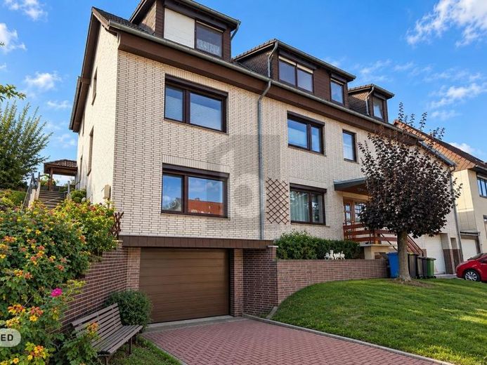 7.4% RETURN, FACTOR 13.5, 4 RESIDENTIAL UNITS + BUILDING PLOT – Photo 1