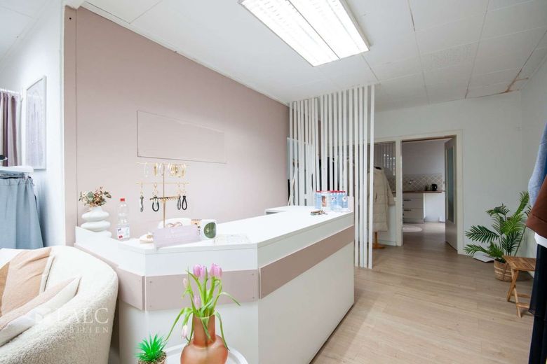 Einfamilienhaus, Ladenlokal und viel Grundstück - mitten in Bergheim – Ladenlokal/Theke