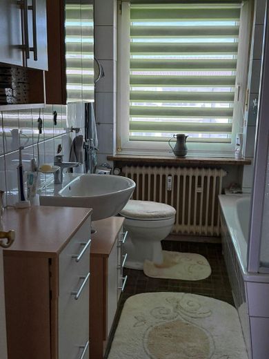 Bad mit Badewanne