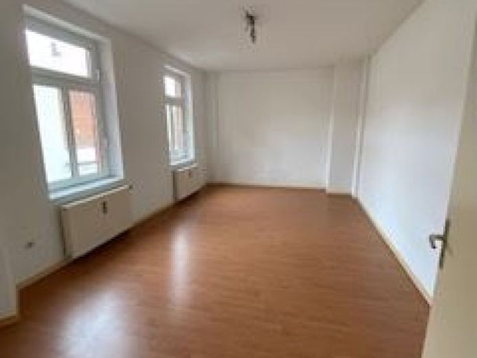 Großzügige 2-Zimmer mit Laminat und Wannenbad in zentraler Lage! – Foto 8