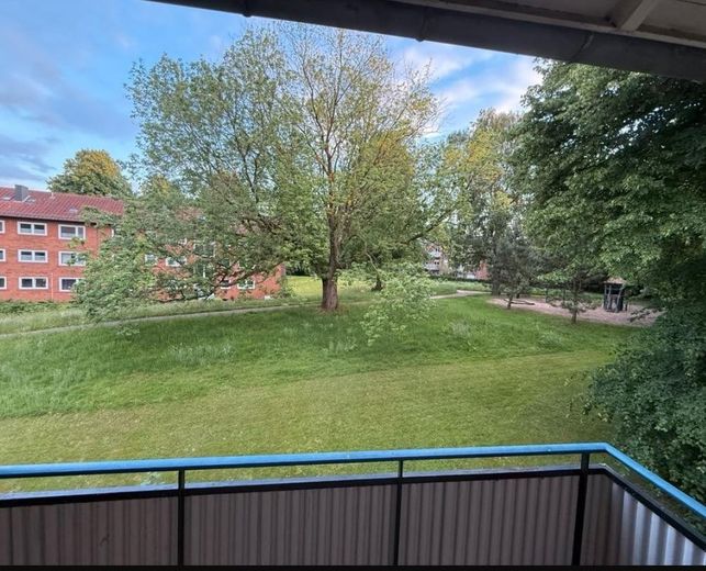 Helle 2-Zimmer-Wohnung mit moderner Küche & Balkon – Foto 6