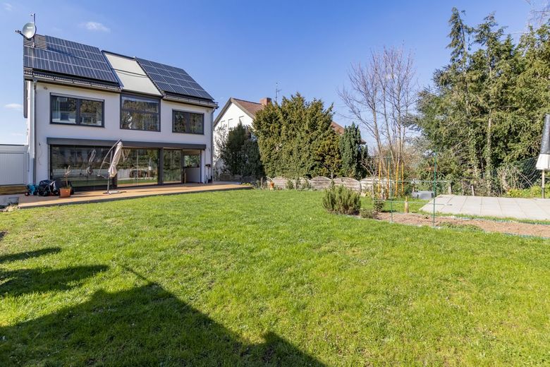 Killesberg: A+Traumhaus für modernes zukunftssicheres Wohnen – Gartenansicht