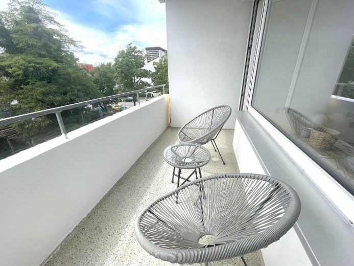 1a Kapitalanlage! Komplett sanierte und möblierte 3 Zimmer Wohnung – Balkon 