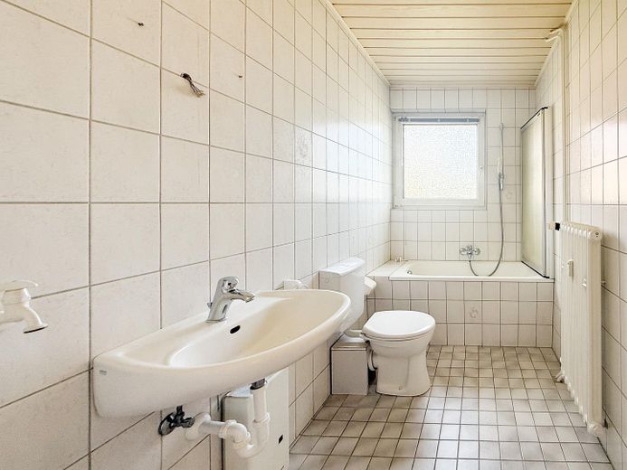 Piso de alquiler destacado en Duisburgo – Ubicación tranquila y buena infraestructura – Badezimmer 