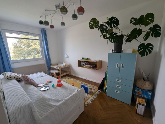 **Provisionsfrei: Komplett renovierte 4-Zi. Wohnung mit Balkon bei München (Haar)** – Kinderzimmer