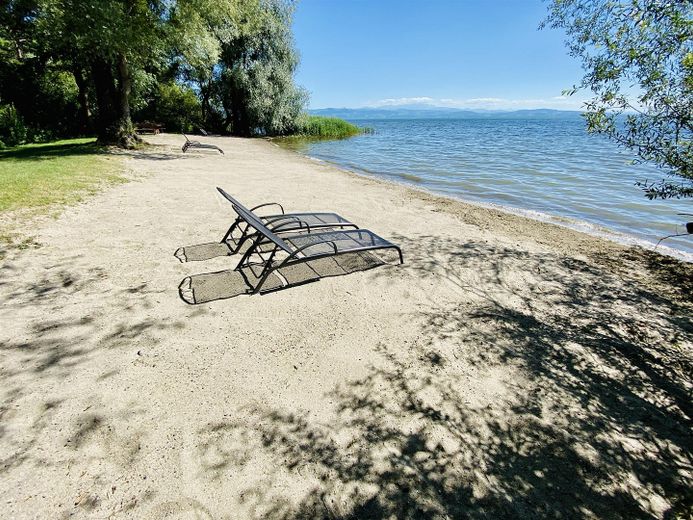 Tymczasowe zamieszkanie nad Jeziorem Bodeńskim: umeblowane mieszkanie 1-pokojowe, 1.000 € z opłatami, plaża w zasięgu spaceru – Sandstrand am See