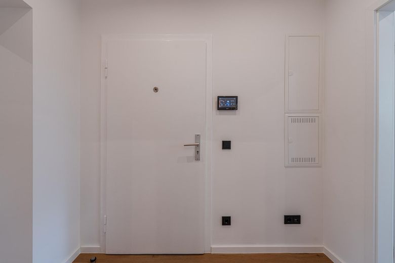 Kernsanierte 2-Zimmer-Wohnung in Derendorf | HSD | Einbauküche | teilmöbliert – Wohnung Eingang