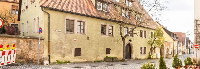 * ¡Joyita de edificio multifamiliar en el casco antiguo de Rothenburg o.d. Tauber!* ¡Sin comisión! *