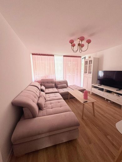 Provisionsfrei: 2-Zi-Wohnung in Rheinnähe mit modernisiertem Bad & Perspektive zur Eigennutzung – Wohnzimmer