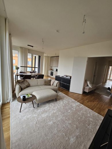 4 Zimmer Wohnung mit direktem Spreeblick und Weitblick über die Stadt – Wohnzimmer mit Doppelflügeltür