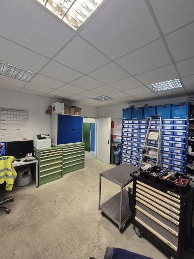 Halle sowie Büro- und Verwaltungsgebäude in Waltershausen – Foto 30