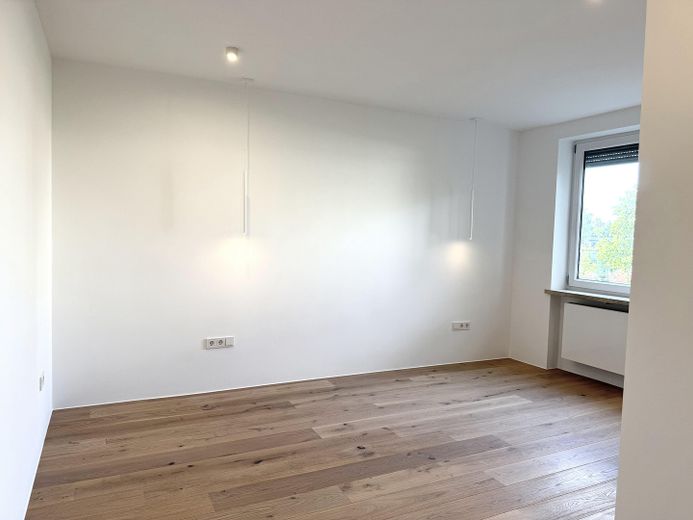 Kernsanierte 2,5-Zimmer-Wohnung mit Balkon in Solln – Erstbezug, provisionsfrei – Schlafzimmer