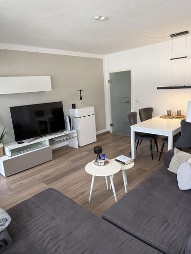 -RESERVIERT- Zentral gelegene 3-Zimmer-Wohnung mit Balkon in Brühl – Wohnzimmer