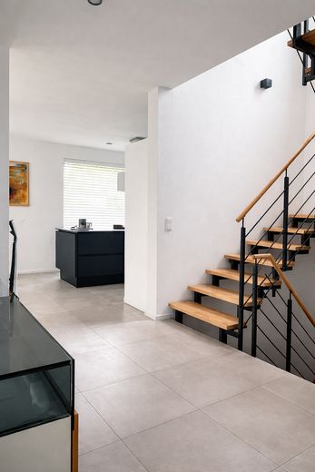 LU Melm | Modernes u. klimatisiertes Einfamilienhaus mit Pool & Garten – EG Flur