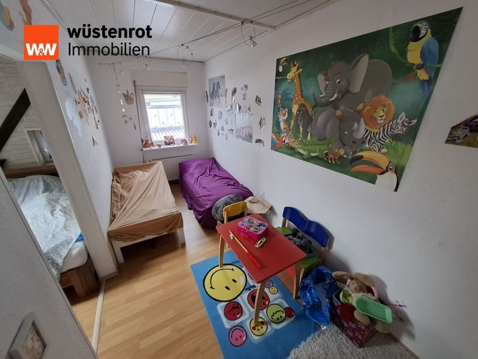 Mehr Wohnraum, mehr Lebensqualität - Modernisiertes Haus mit komfortablen Extras! – Kinderzimmer OG