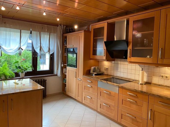 Gepflegte 4‑Zimmer‑Doppelhaushälfte | 110 m² | Vollkeller mit Nutzfläche 55 m² | Südterrasse – Küche