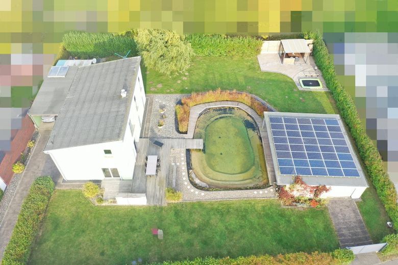 Architektenhaus (KfW 40)+ Extra Wohngebäude + Solar + Teich + Sauna – Luftbild gesamt