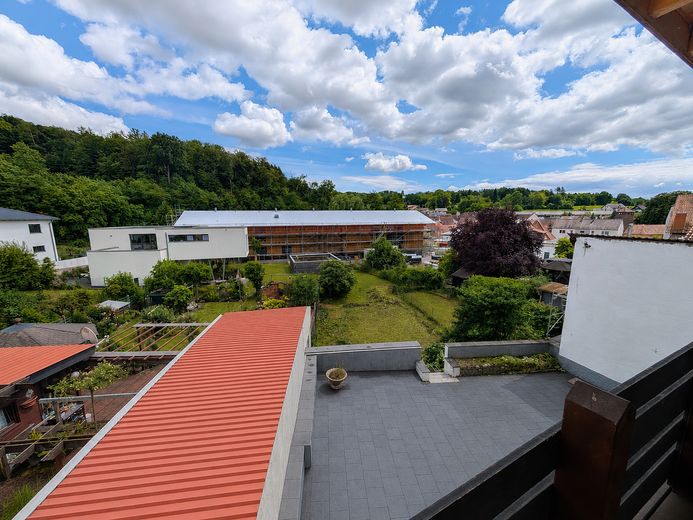 Erstbezug: Ein-Zweifamilienhaus mit Garten, 3 Bädern und 7 Schlafzimmern in Tairnbach – Foto 11