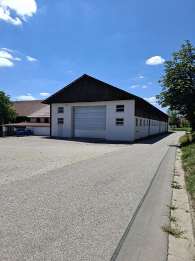 Entrepôt / hall commercial de 644 m² avec grande porte sectionnelle sur la B388 – Photo 3