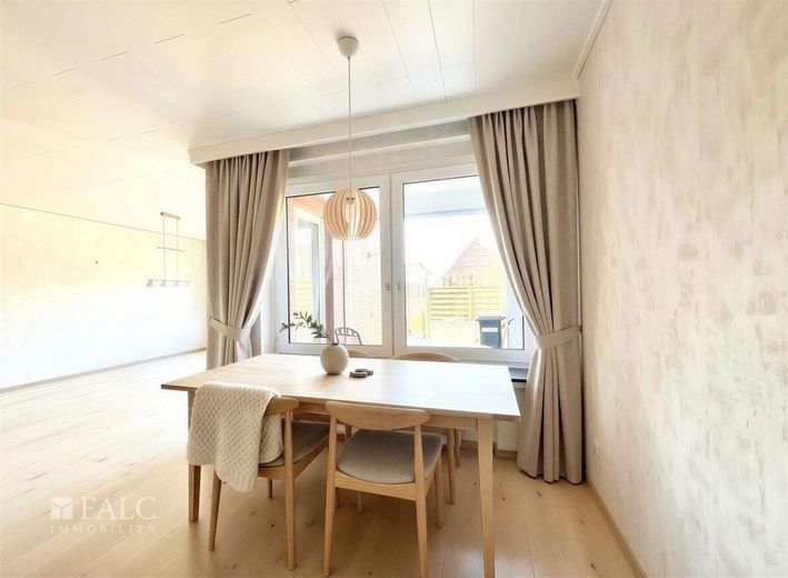 Willkommen Zuhause - top gepflegtes Reihenhaus in gefragter Lage von Stade – Essbereich EG - (KI generiert)