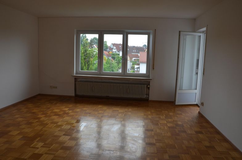 Багатоквартирний будинок, 3 квартири (1 вільна, 2 орендовані), велика земельна ділянка – Wohnzimmer 1. Stock