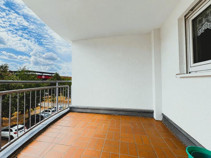 Großzügige 3-Zimmer-Eigentumswohnung mit Loggia und zwei Tiefgaragenstellplätzen – Loggia