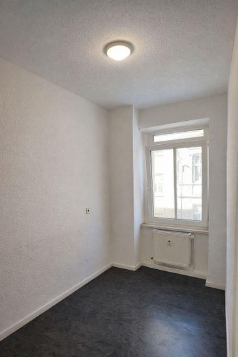 Neu renovierte 2-Zimmerwohnung mit Balkon zu vermieten – Schlafzimmer