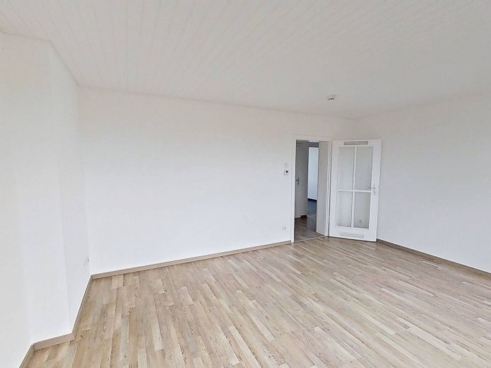 Appartement moderne de 3 pièces avec salle de bains éclairée par la lumière du jour à Bielefeld-Mitte – Ansicht III: Wohn- und Esszim…