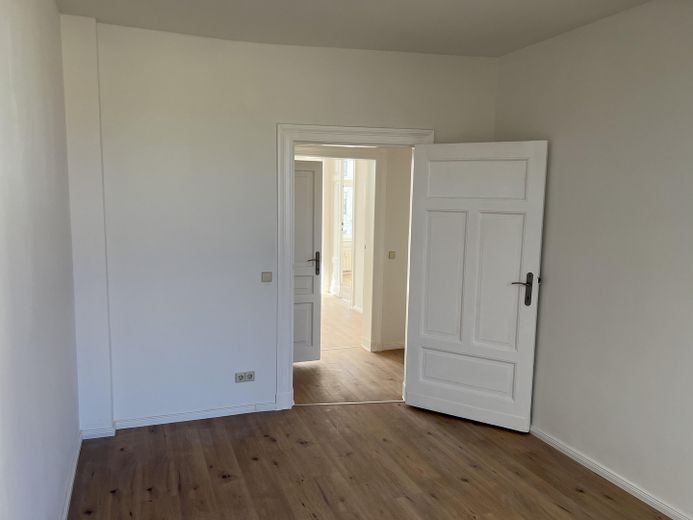 3-Zimmer-Whg, frisch modernisiert, Dusch-Wannenbad, Gäste WC, große Küche – Zimmer 3 1