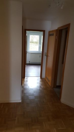 3,5 Zimmer mit Weitblick – clever geschnitten & provisionsfrei – Flur - Blick in Büro