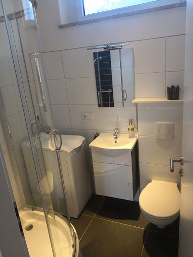 Moderno appartamento ammobiliato di 1 locale nel cuore di Meerane – Foto 8
