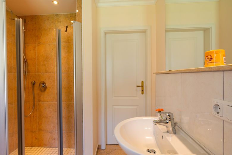 Bad mit bodengleicher Dusche