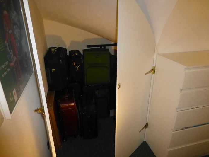 UG - Treppenschrank