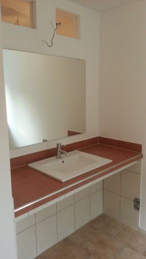 Ehem. Autohaus - Kleinteilig aufgeteilt - Kapitalanlage od. Selbstnutzer – Wohnung-Bad m. Waschtisch
