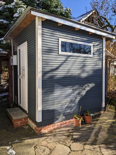 Autarkes Wohlfühlhaus – Gartensauna auf Südterasse