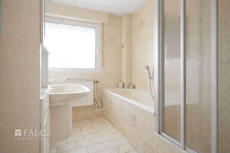Charmantes Reihenmittelhaus in attraktiver Lage in Köln-Meschenich! – Badezimmer