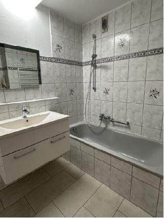 Tu cherches encore ? Nous avons ce qu’il te faut ! Colocation de 4 pièces avec balcon à Tübingen-Derendingen – Bad