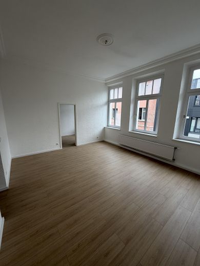 Frisch sanierte 2-Zimmer-Altbauwohnung – Wohnzimmer