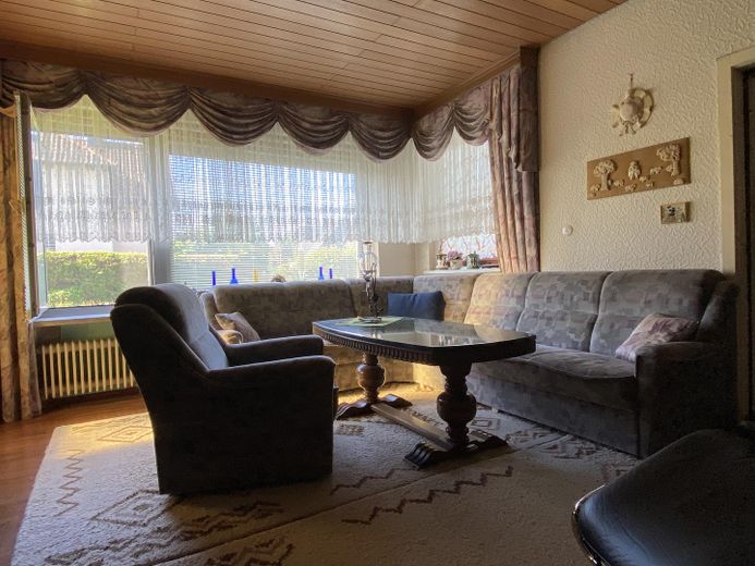 Zweifamilienhaus mit zwei Garagen auf 899qm Grundstück – Foto 11