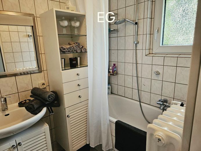 Top gepflegtes Haus*traumhafter Garten*zentrumsnah & naturverbundener Stadtteil Köln*3 Wohnkonzepte – EG Badezimmer