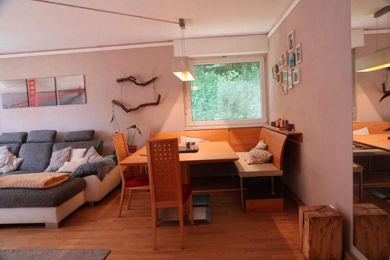 Hochwertig modernisierte 3,5-Zimmer-Eigentumswohnung mit Eichenparkett, Balkon und Garage – Essbereich