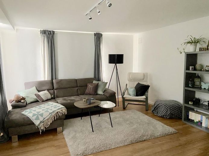 Gemütliche 2,5-Zimmer-Wohnung im Erdgeschoss eines 2-Parteien-Hauses in Freigericht-Somborn – Wohnzimmer