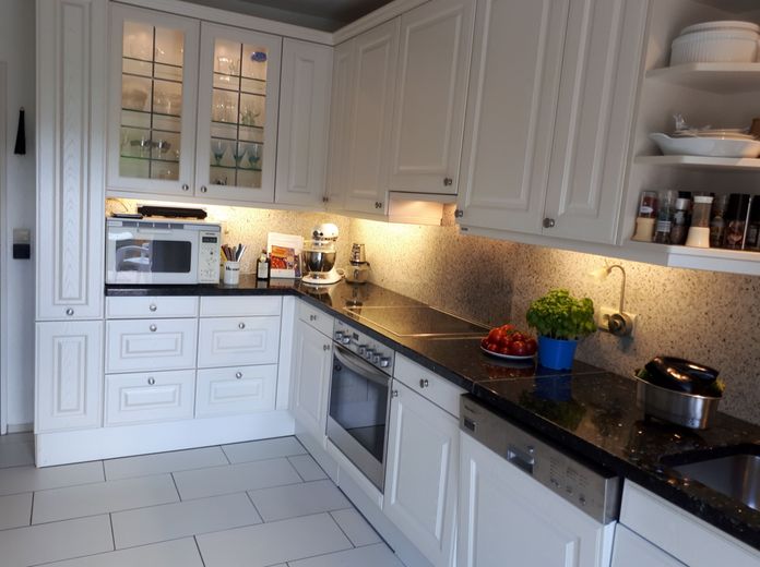 Barrierefreier Bungalow in gepflegter Gartenanlage – Küche - Einbauküche